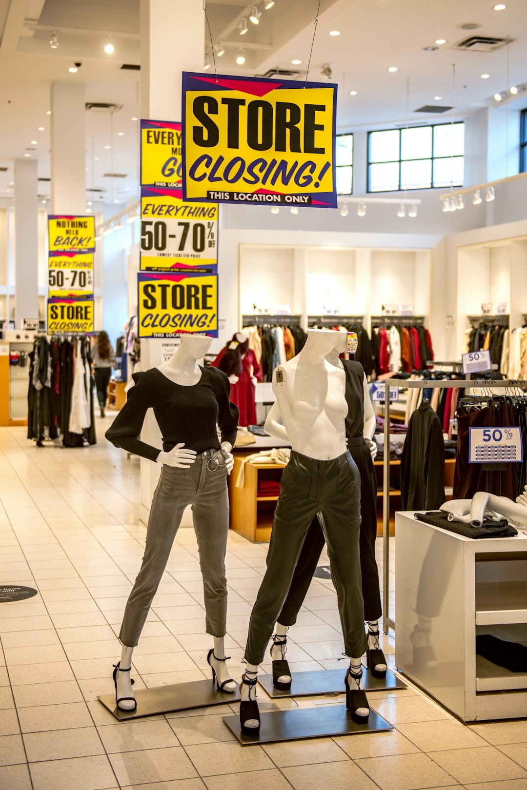 retail lease sign